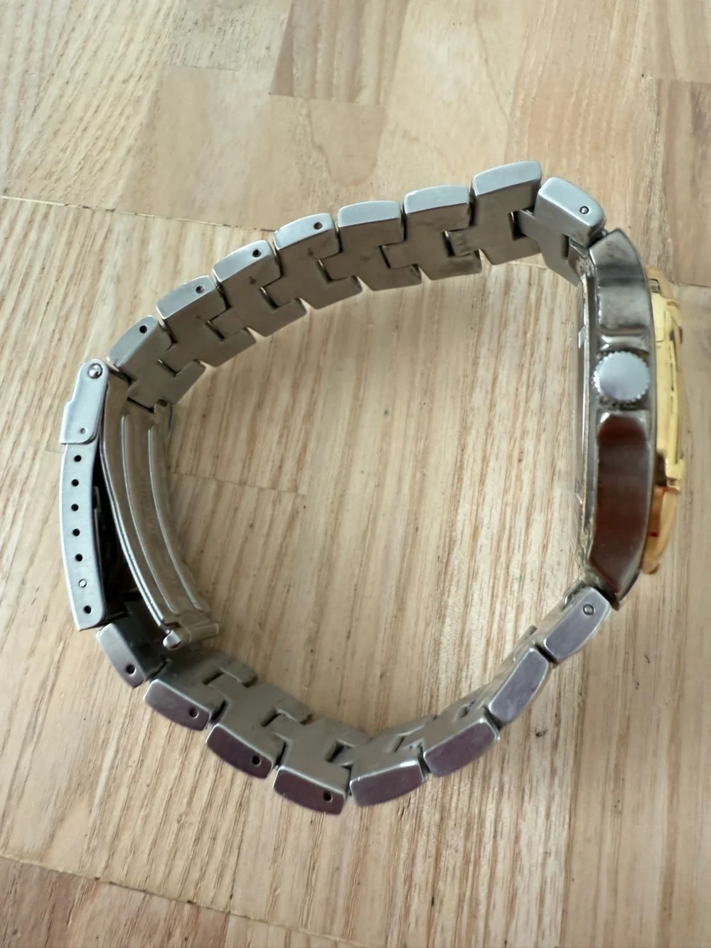 Guess mens waterpro two-tone watch NEW BATTERY
